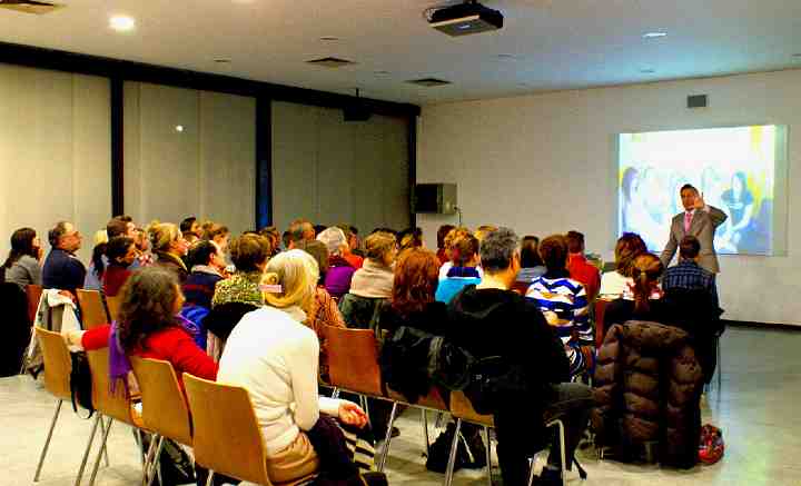 03-Hasselt-3.jpg - Dr Deans explained that the Consciousness-Based Education curriculum utilizes the Transcendental Meditation Quiet Time programme, which allows students and staff a short period at the beginning and end of each school day to practise Transcendental Meditation.