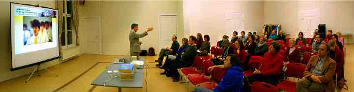07-Antwerpen.jpg - After the lecture in Antwerp, there were many good questions and a long discussion on how to implement the programme in local schools.