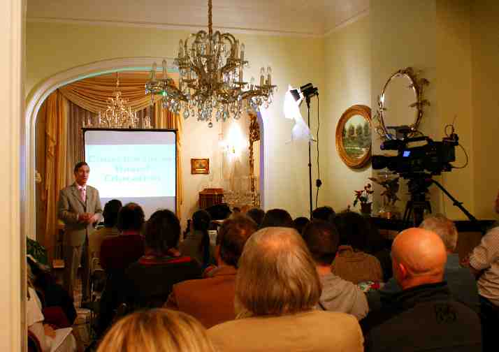 08-Bruxelles-1.jpg - At the Maharishi Invincibility Centre in Brussels the final presentation was to more than 30, including educational administrators and principals. A comprehensive video of Dr Deans speaking about Consciousness-Based Education (CBE) was made and translated into Dutch and will be available on Facebook and a CBE website.