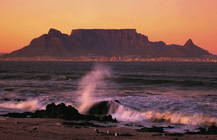 121_Bevan.jpg - South Africa: Dr Bevan Morris, President of Maharishi University of Management in the USA, launched his South African tour from Cape Town (pictured), and also stopped in Durban and Johannesburg where he inspired many practitioners of Transcendental Meditation with news and planned initiatives.