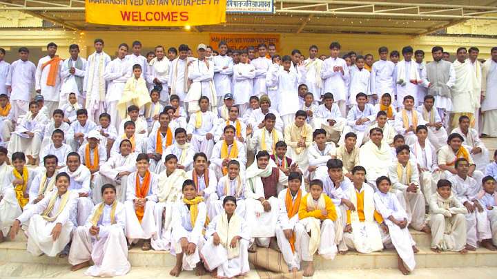 48_pandits.jpg - Maharishi Vedic Pandits in the Brahmansthan of India.