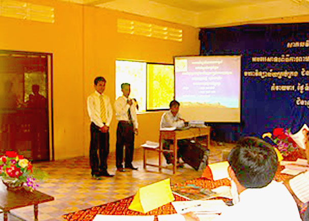 Management-Pres.jpg - Business students at Maharishi Vedic University in Cambodia giving a management presentation.