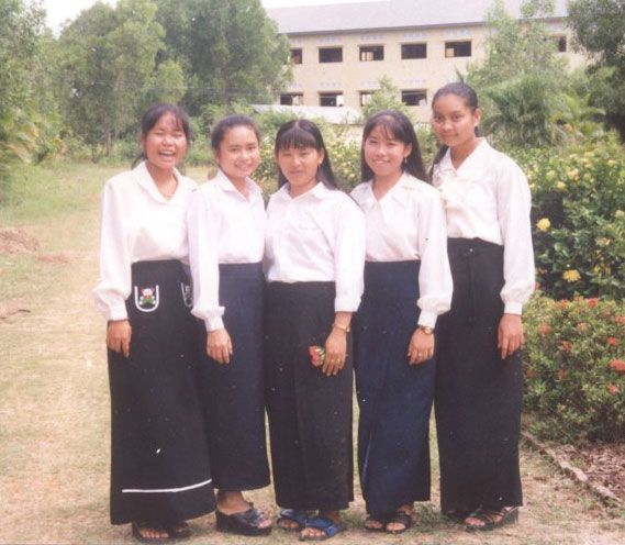 slide1.jpg - Students at Maharishi Vedic University in 2007.