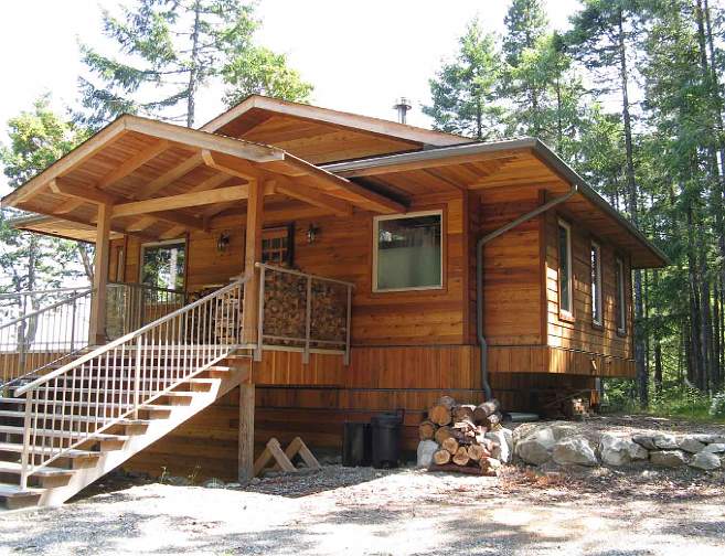 007Small-home_750.jpg - This home, of 800 square feet (74 square metres), designed and built according to the principles of Maharishi Vastu, is small yet the layout is such that inside it appears to be quite spacious.    ...layout creates a spacious feeling.   ...?