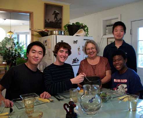 33MSAE.jpg - International students at MSAE with linguistics Professor and instructor of English as a Second Language, Dr Angela Mylander.