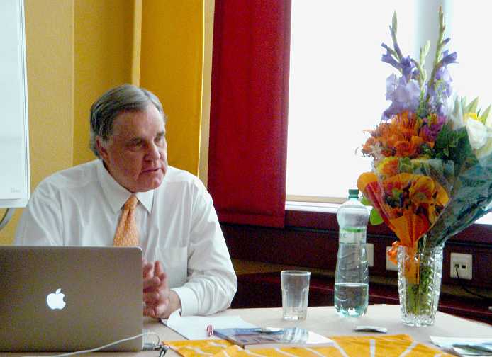 Slide-2B-(1).jpg - Dr Bevan Morris, President of Maharishi University of Management, made a presentation to local practitioners of Transcendental Meditation in Bratislava, the capital of the Czech Republic