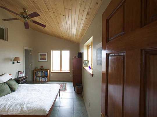 87.jpg - Beautifully designed main bedroom of previous house.
