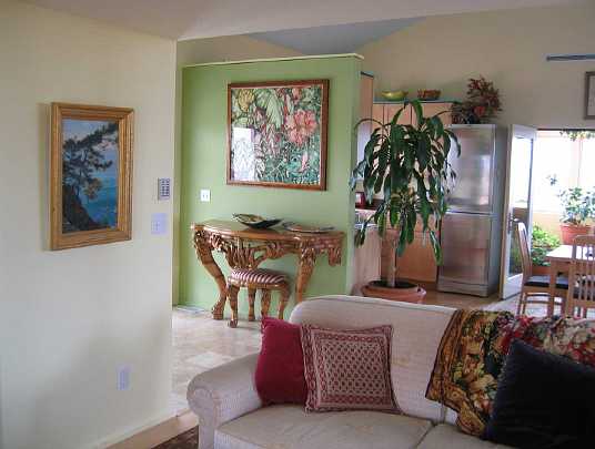 91-hur.jpg - Comfortable living space in another Abundance EcoVillage house.
