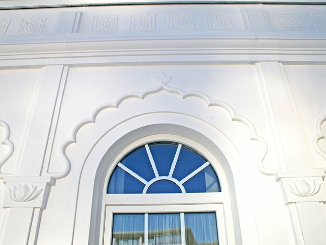 Slide34.jpg - The beautiful detail seen around the windows is one feature of the Maharishi European Research University (MERU) Master Builder System, a system that utilizes pre-cast self-insulating material to form the outer walls.