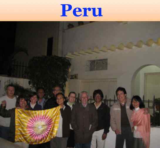 Peru3.jpg - Peru: The celebration of Victory Day in Lima continued into the evening.