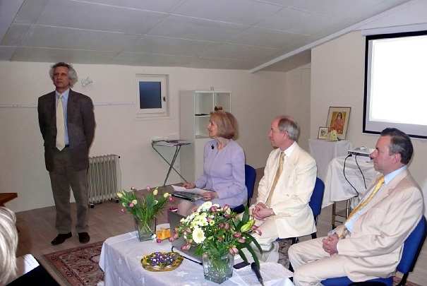 24.jpg - Winding up the tour back in Lille, France, long time teacher of the Transcendental Meditation Programme Christian Eloy introduces the tour members.  The participants gave very nice experiences of their benefits from the Transcendental Meditation Programme. They found much encouragement from relating these experiences to quotes of Maharishi Mahesh Yogi?s and discussing them in the light of scientific research.