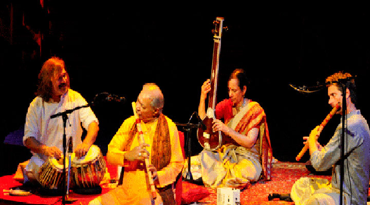 chaurasia.jpg - Pandit Hariprsad Chaurasia?s mastery of the bansuri?the Indian bamboo flute?has won him global recognition and national awards in France, Holland, and India.