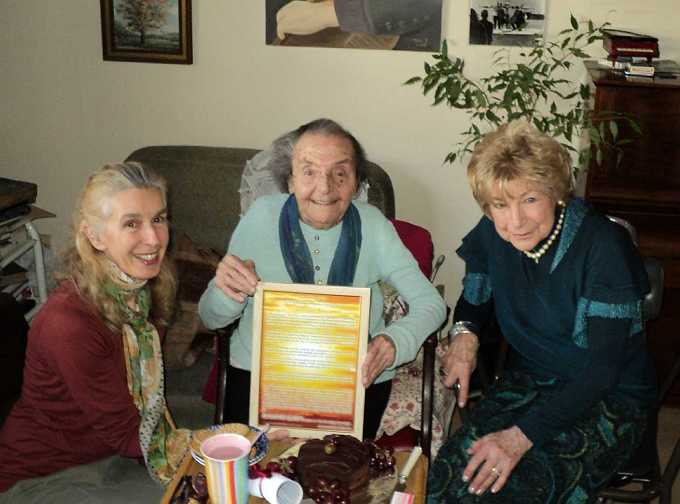 Great-Birtain_04.jpg - Alice Herz-Sommer is a Czech pianist, music teacher and the world?s oldest known Holocaust survivor. She has lived in London since 1986.The Global Mother Divine Organization of Great Britain highlighted a revered citizen renowned for her positive attitude towards life, Alice Herz-Sommer. She has often emphasized that joy of life is every human being?s choice and can be lived every day.  Representatives of the Global Mother Divine Organization, Veronica Roberts and Pat Stone on the right, visited Alice at home to bestow the Maharishi Award upon her.