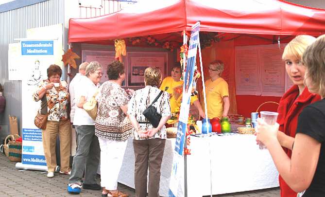 Germany-_06.jpg - Germany: Hundreds of people received samples of Maharishi Ayur Veda tea and flyers about the Transcendental Meditation Technique at the ?Open Door Day?.