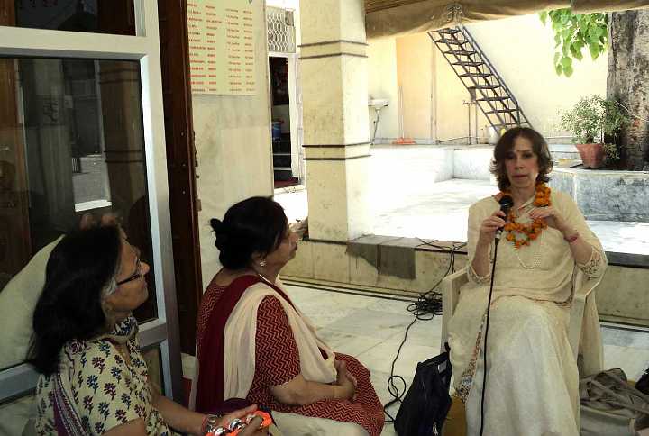 India_26.jpg - 3 July 2012 reportMaharishi Nagar, Noida: A member of the international Mother Divine Programme helped give presentations on Transcendental Meditation and the Global Mother Divine Organisation's five Foundations: Consciousness, Culture, Education, Health, and Music.