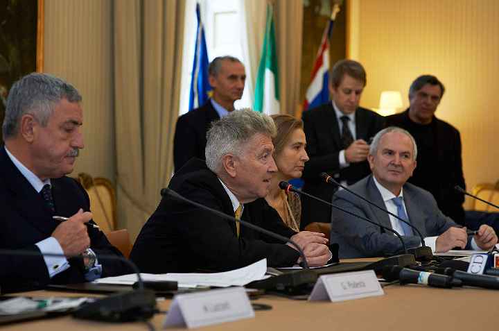 5PressConference1.jpg - A press conference on Consciousness-Based Education was held by Dr Marina Lazzati, Education Assessor, Milan Province, Dr Guido Podesta, President of Milan Province and Dr David Lynch.