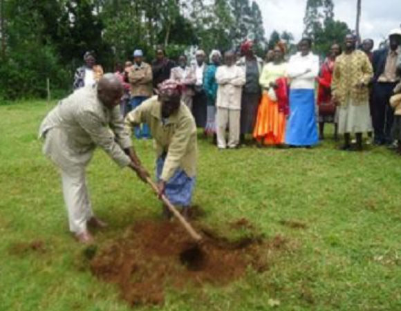 kenya2.jpg - Special guests and many local supporters of the Maharishi Vastu community attended the groundbreaking ceremony.
