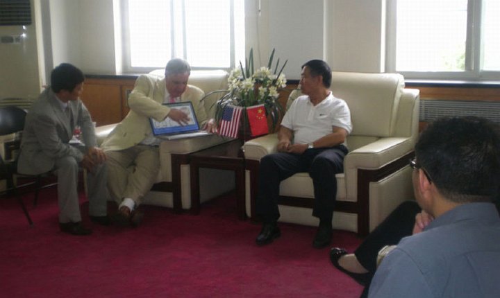 66_Bevan.jpg - Dr Morris explained brain development studies done by researchers at Maharishi University of Management (MUM) to a small audience in China that included the chairman of the Beijing Union University. About a month later the chairman sent a delegation of six professors to MUM. From that initial encounter a relationship developed, and the two institutions of higher learning will be exchanging students.