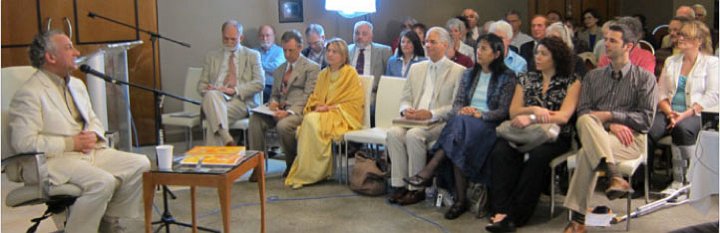 M02.jpg - Also in Montreal, a group of 130 people who practise Transcendental Meditation attended Dr Nader?s introductory seminar on Ramayan in Human Physiology, conducted completely in French. The videotaped seminar will be available in French-speaking countries around the world.