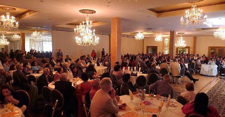 NYC1.jpg - In a third venue in the New York area, on Long Island, Dr Nader and Dr Hagelin spoke at a dinner for medical doctors. The event was hosted by Gary P Kaplan, MD, PhD, Clinical Associate Professor of Neurology at Hofstra University School of Medicine.