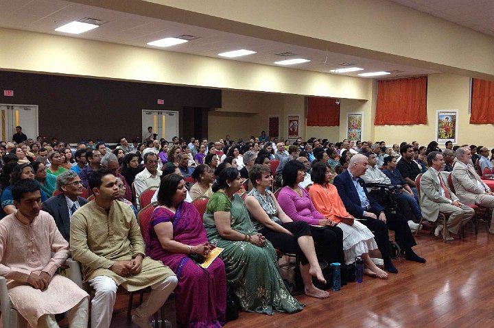 T57.jpg - At the Hindu Heritage Centre in Toronto, the audience, mainly Indo-Canadians, listened with rapt attention as Dr Nader explained the profound correlations between the human physiology, and the different characters and details in the Indian epic Ramayana.