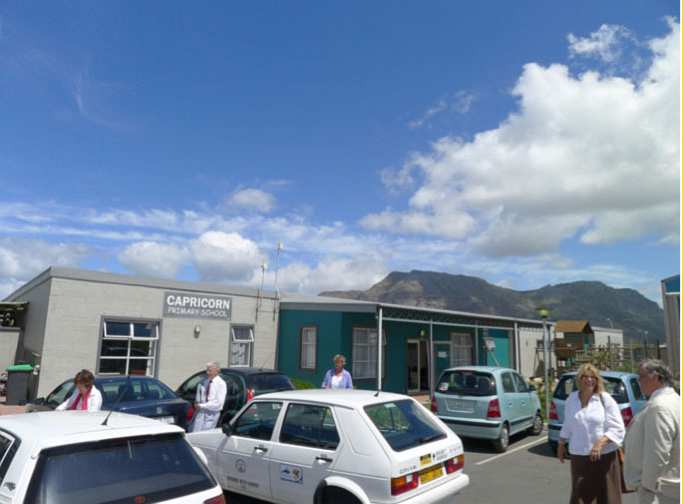 CapeTown00.jpg - In a township of Cape Town Dr Morris visited the Capricorn School where some of students have learned Transcendental Meditation.