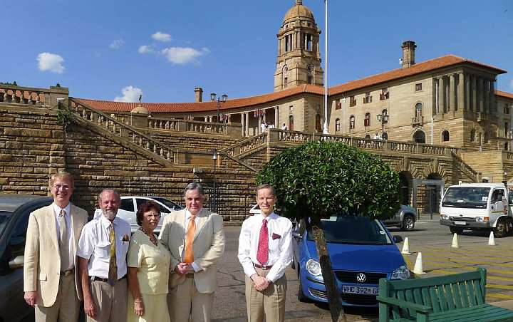 SouthAfrica126.jpg - During their tour of Pretoria the group visited the President?s Palace, the home of all South Africa?s Presidents for many generations.