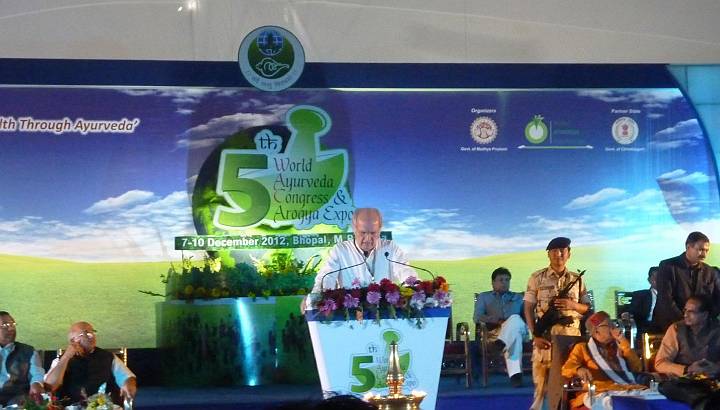 Slide02.jpg - Dr Oliver Verner, a representative from Maharishi Ayurveda Products Europe, gave the opening remarks at the World Ayurveda Congress, Bhopal, India, December 12, 2012. The 5000 participants from India and around the world included teachers, students and practitioners of Ayurveda as well as government officials.