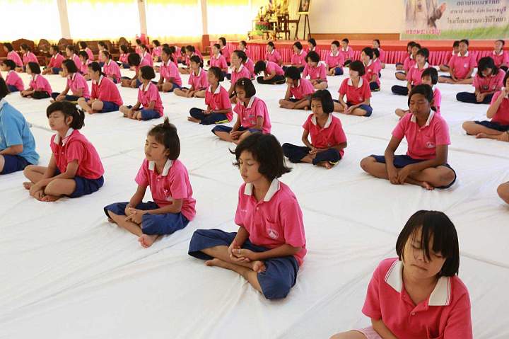 S10-student.jpg - In the Dhammajarinee Witthaya School for Girls, and in other schools in Thailand, about 200 students participating in Consciousness-Based Education programmes have learned the advanced technology for development of consciousness, called the Transcendental Meditation-Sidhi programme. In addition to following the standard curriculum to provide life skills, and Buddhist teachings, the school teaches all its students Transcendental Meditation, the prerequisite to taking the advanced technologies.