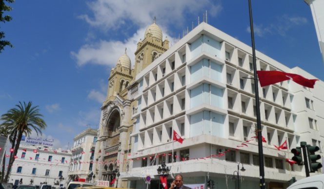 040s.jpg - This image of the centre of Tunis shows the integration of modern and traditional architectures.