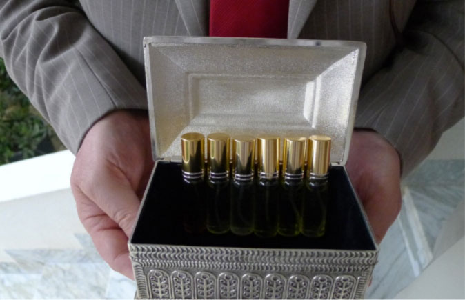 124s.jpg - The VedAroma organic essential oils come packaged in a beautiful engraved silver box.