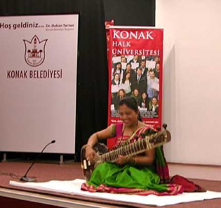 07-REsh-Ankara-4.jpg - Renowned Maharishi Gandharva Veda musician Reshma Shrivastava Pizanis gave concerts in three cities in Turkey.