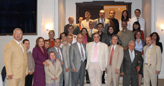 4-Bevan-&RPaul-Izmir.jpg - Leading members of the organization teaching the Transcendental Meditation Programme in Turkey after a planning session with Dr Bevan Morris, centre in white, and Raja Paul Potter on right and National Director Dr Albert Bahru, far right.]