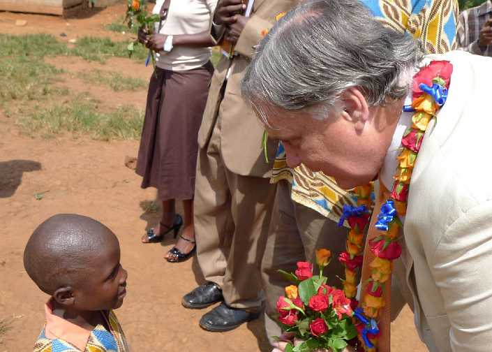 Uganda-GGn-(26).jpg - Dr Morris greets and receives a rose from a young boy.