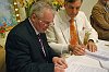 07-MES-land-signing